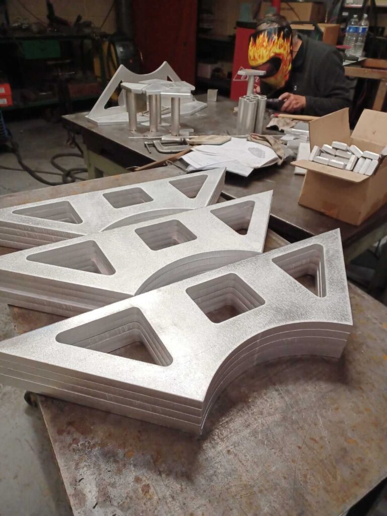 pièces aluminium découpées au laser